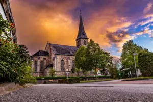 Kritik an Kirchen-Transformation: Landrat Stickeln stellt sich hinter Positionspapier der Heimatpfleger