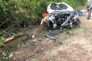 POL-HX: 18-Jährige kommt von der B239 ab und landet im Feld
