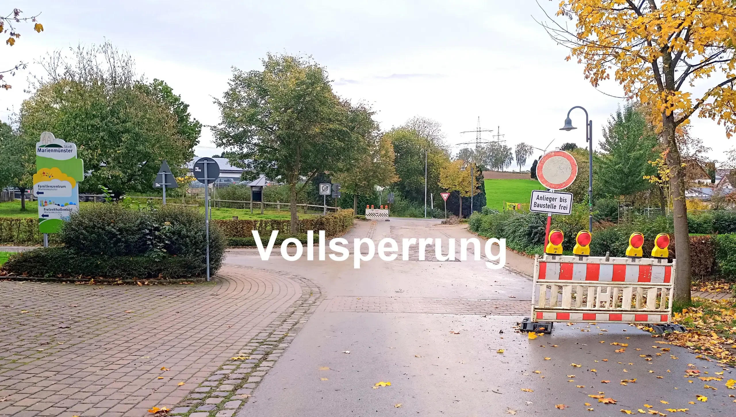 Baustellenbereich in der Schulstraße in Vörden voll gesperrt